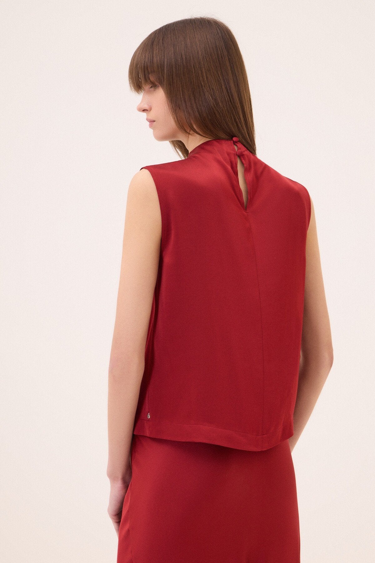 Top smanicato con collo drappeggiato - Ottod'Ame